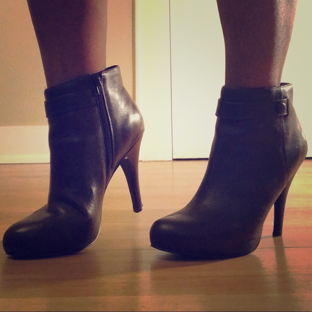 Size 10, Brown Nine West Boot